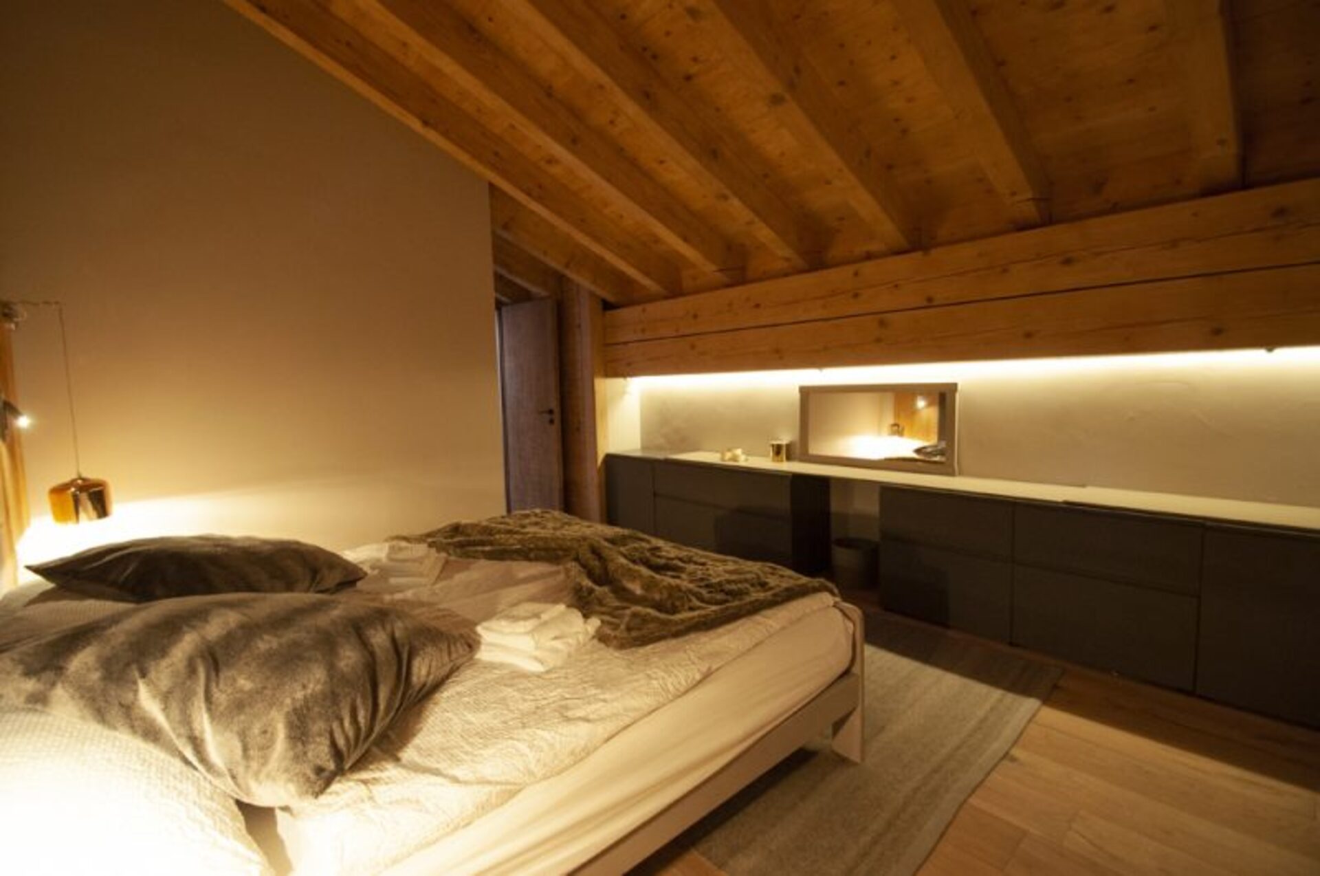 Alpska eleganca z razgledom na Matterhorn, Valais Chalet 1022