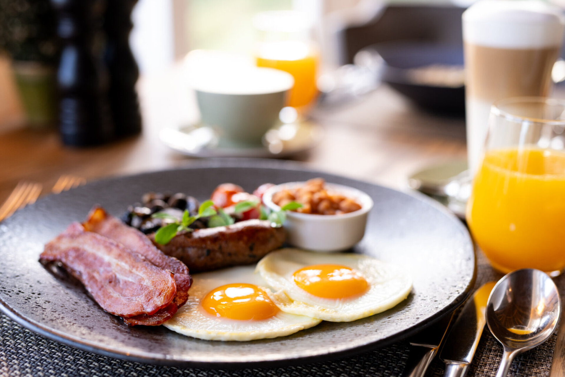 Elegant Shiraz Room with Vineyard & Mountain Views 1037