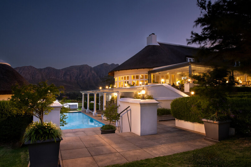 Elegant Shiraz Room with Vineyard & Mountain Views 1037