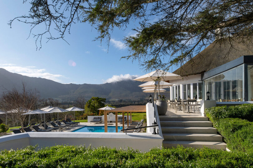 Elegant Shiraz Room with Vineyard & Mountain Views 1037