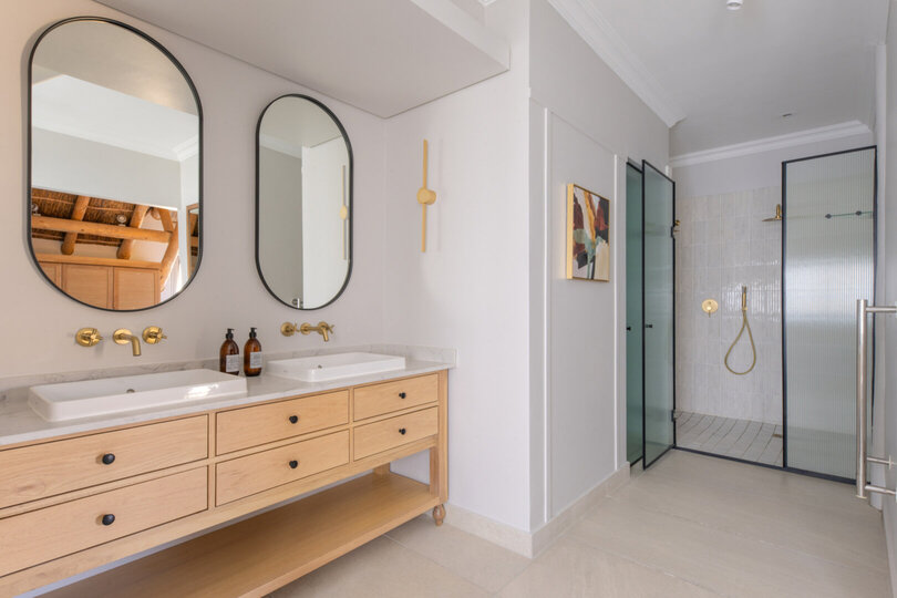 Elegant Pinotage Suites with Vineyard Mountain and Garden Views 1040