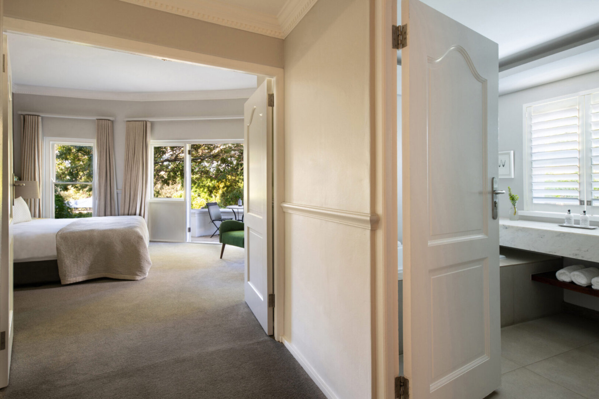 Elegant Pinotage Suites with Vineyard Mountain and Garden Views 1040