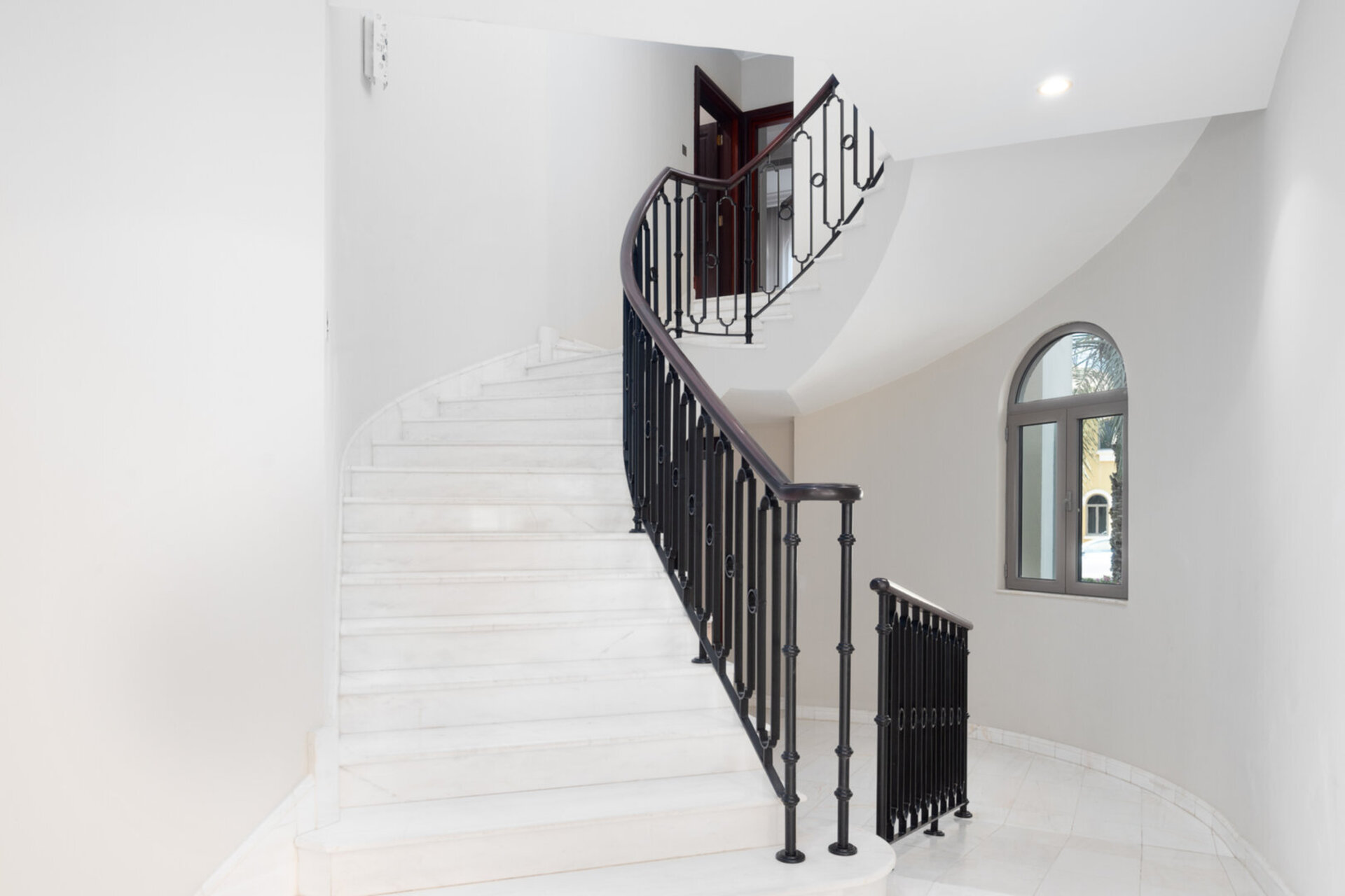 5 Star Villa Dynasty – A Palatial Coastal Retreat