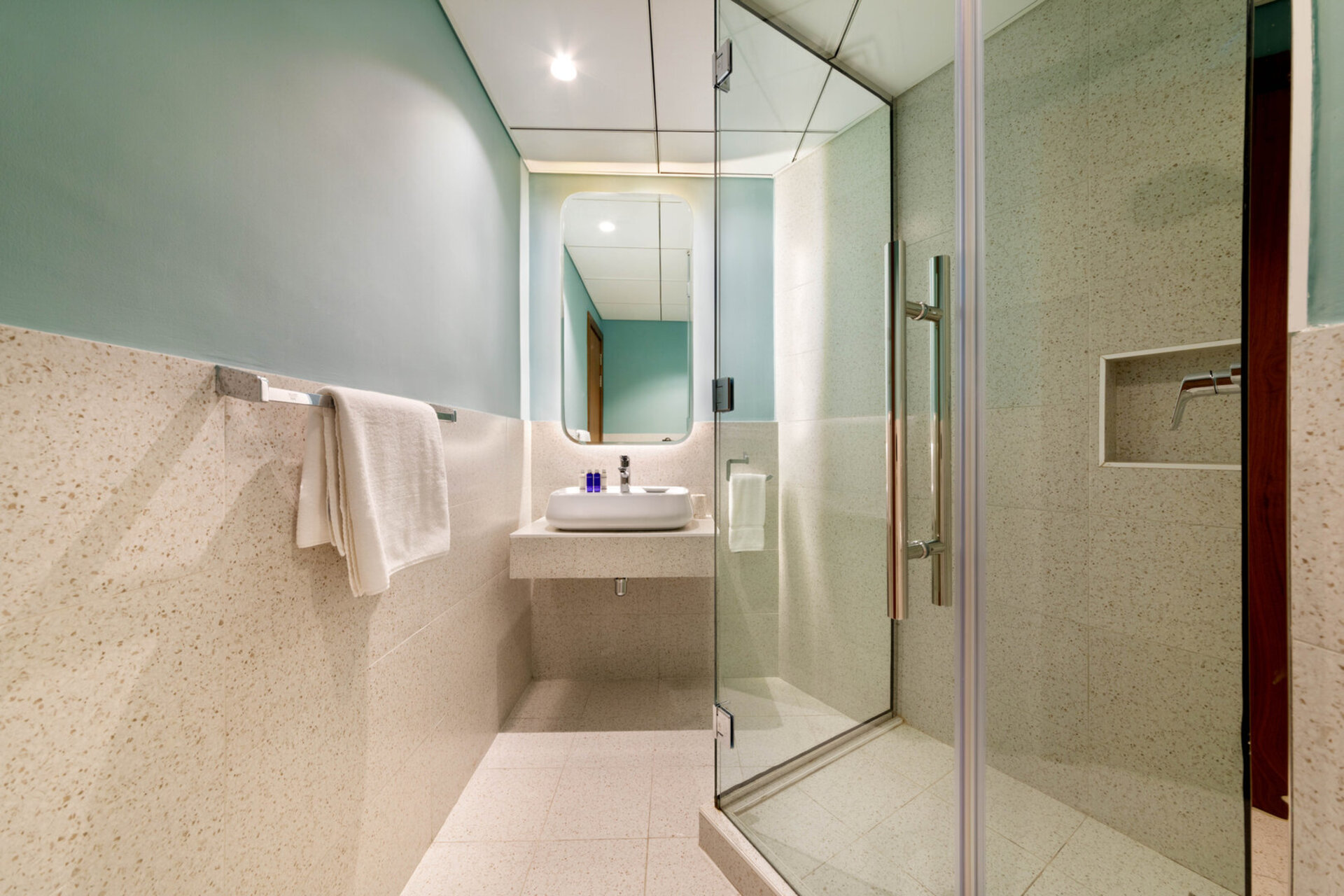 5 Star Villa Crownstone – A Rooftop Marina Haven