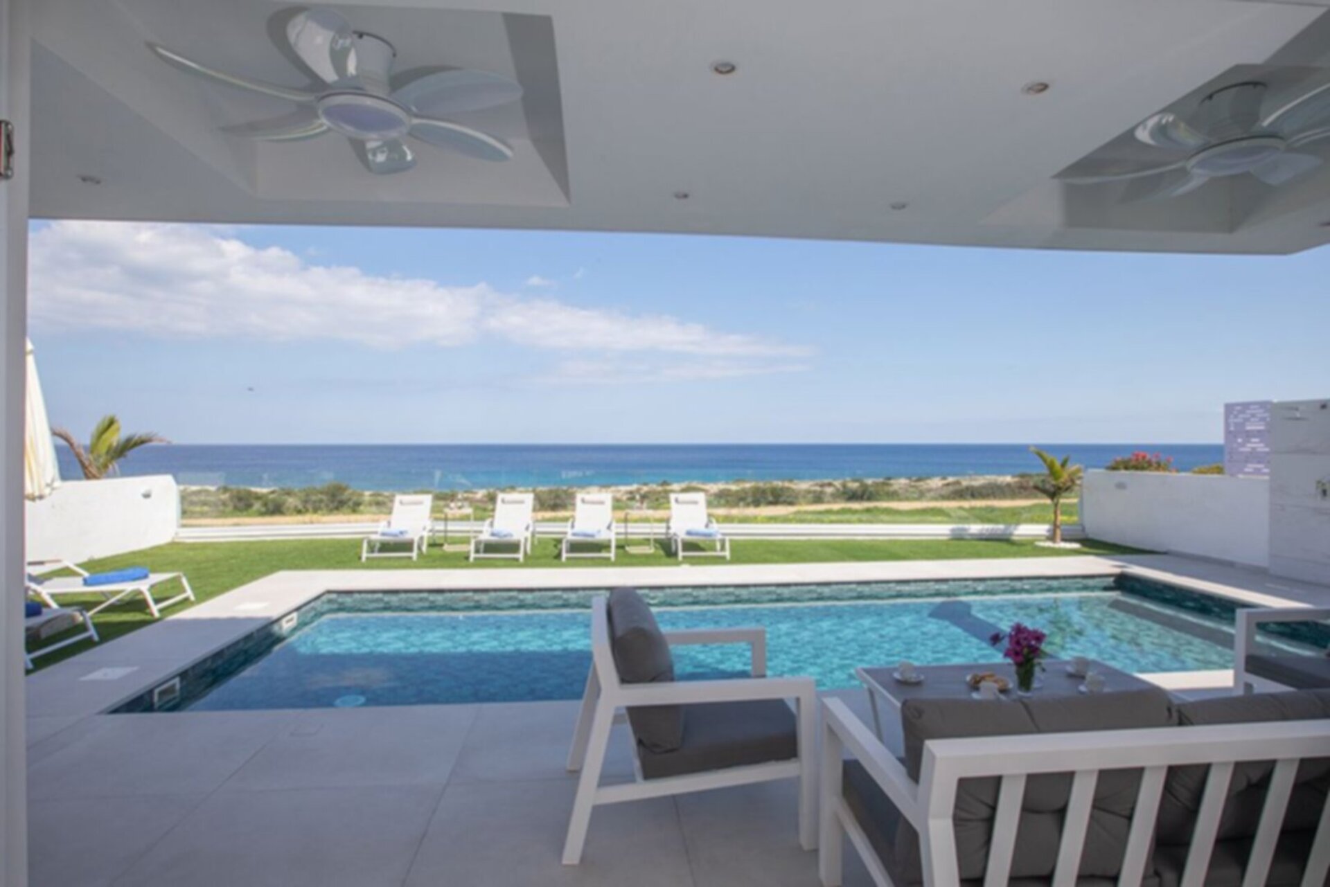 Sodobna vila z jacuzzijem in prostorom za žar, Protaras Villa 1027