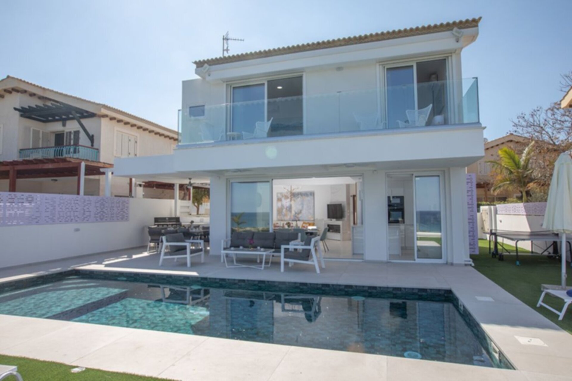Sodobna vila z jacuzzijem in prostorom za žar, Protaras Villa 1027