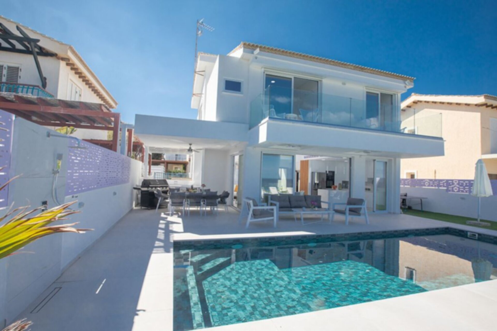 Sodobna vila z jacuzzijem in prostorom za žar, Protaras Villa 1027