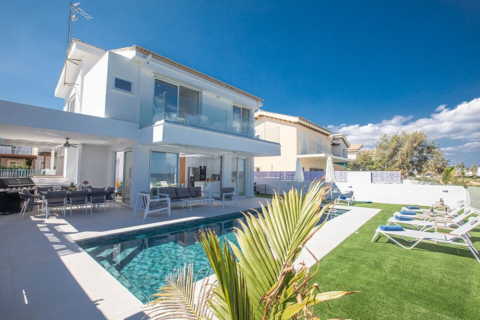 Sodobna vila z jacuzzijem in prostorom za žar, Protaras Villa 1027
