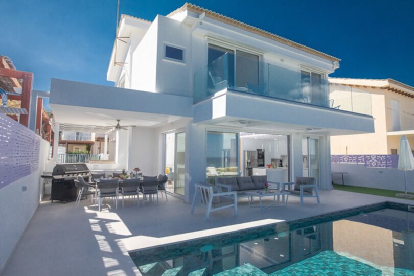 Sodobna vila z jacuzzijem in prostorom za žar, Protaras Villa 1027