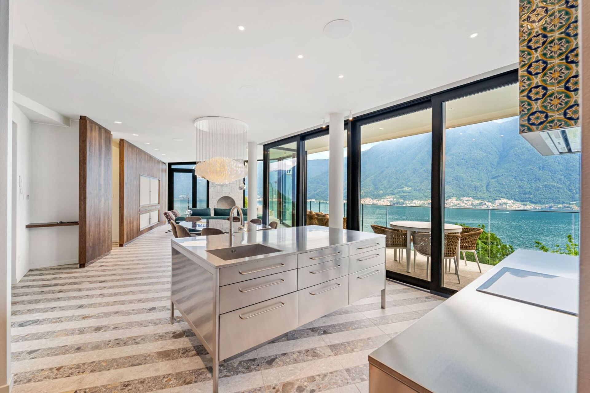 Luxurious 4 Bedroom Villa with Stunning Views in Lombardy