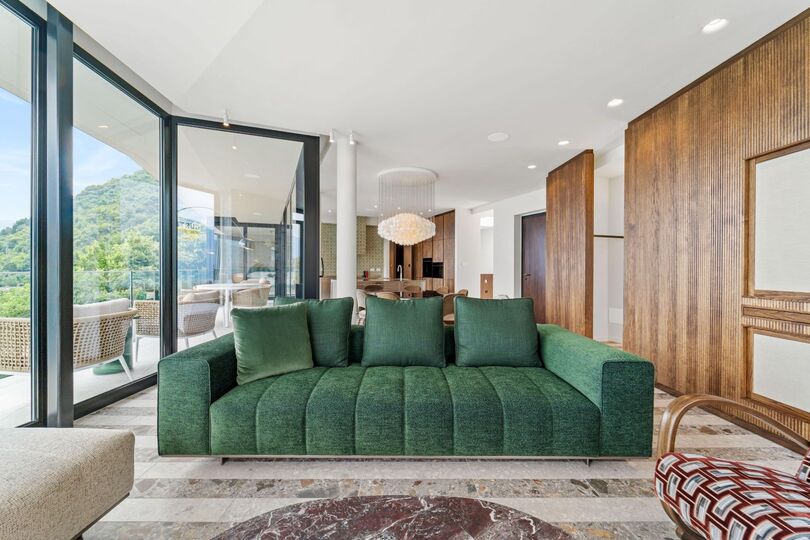 Luxurious 4 Bedroom Villa with Stunning Views in Lombardy