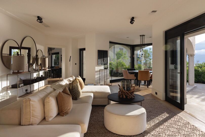 Luxurious Sanctuary Overlooking Lake Como