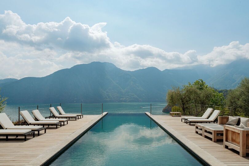 Luxurious Sanctuary Overlooking Lake Como