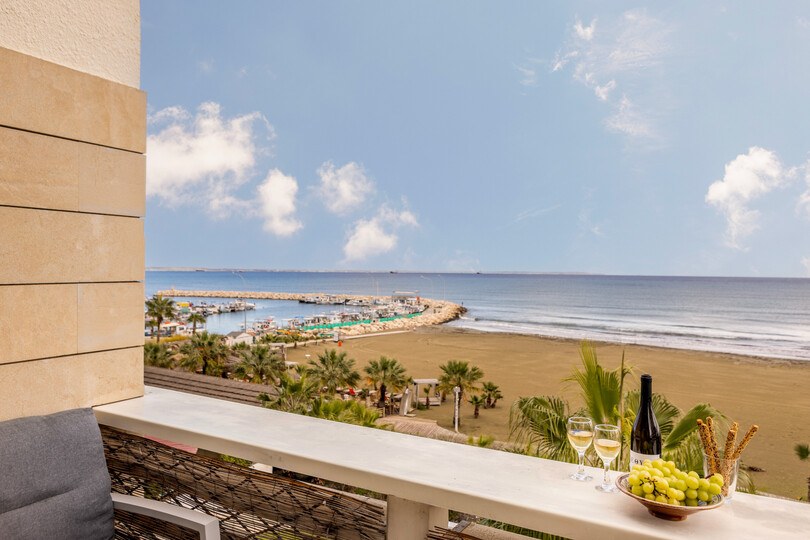 5 Star Mackenzie Beachfront Suite – Luxury Living by the Sea