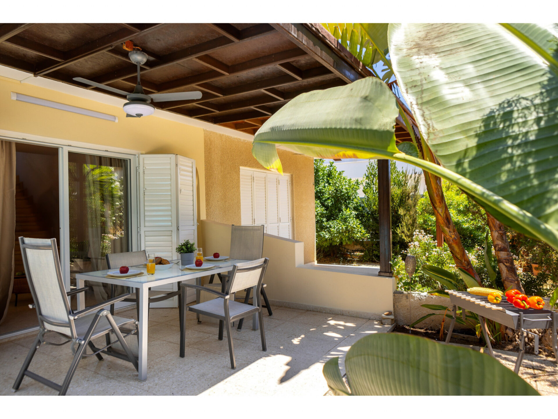 5 Star Anas Seaside Villa – Relaxing Beach Retreat in Kiti