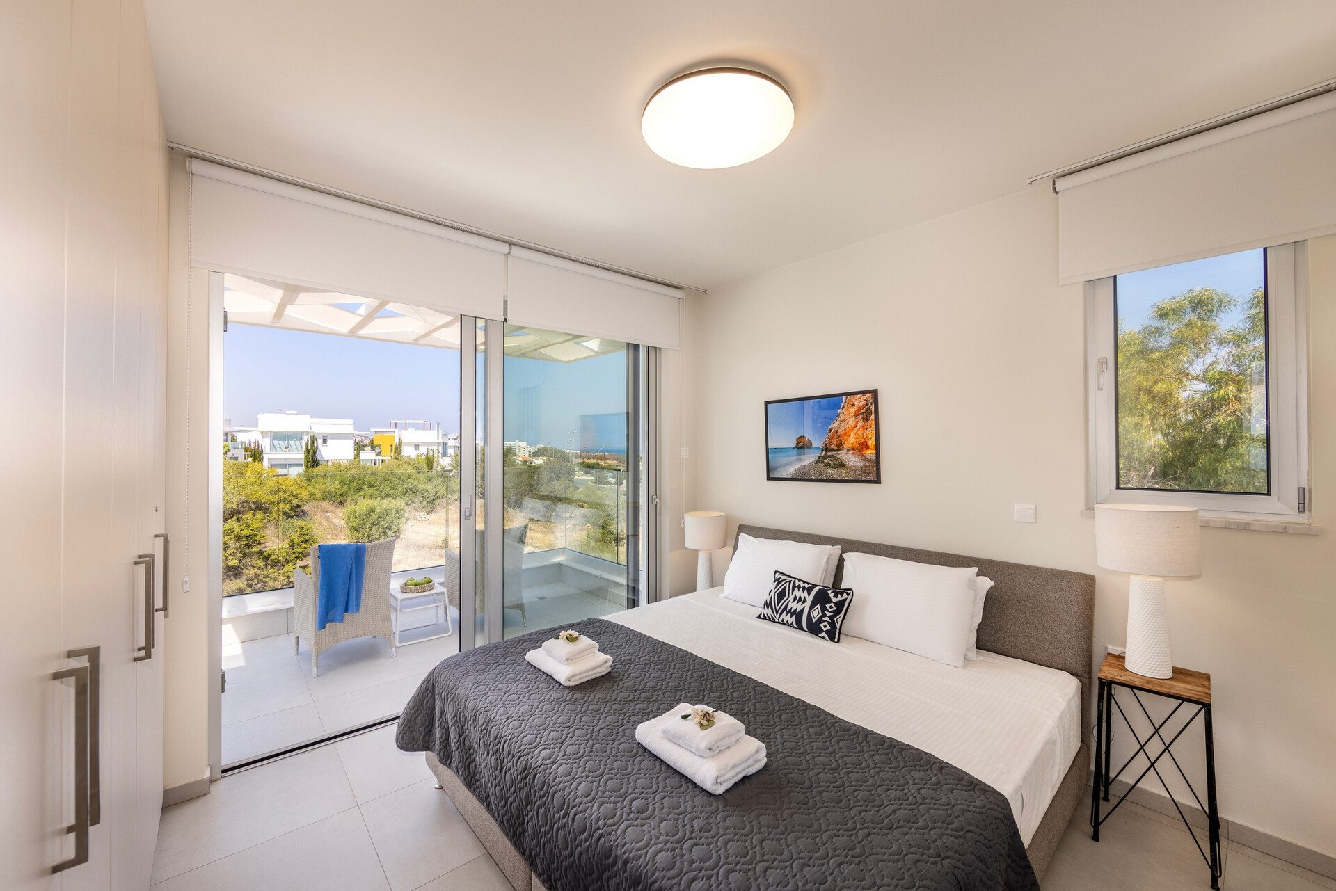 5 Star Villa Leomi Seaside - Coastal View Retreat.
