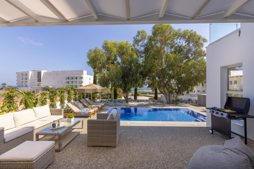 5 Star Villa Leomi Seaside - Coastal View Retreat.