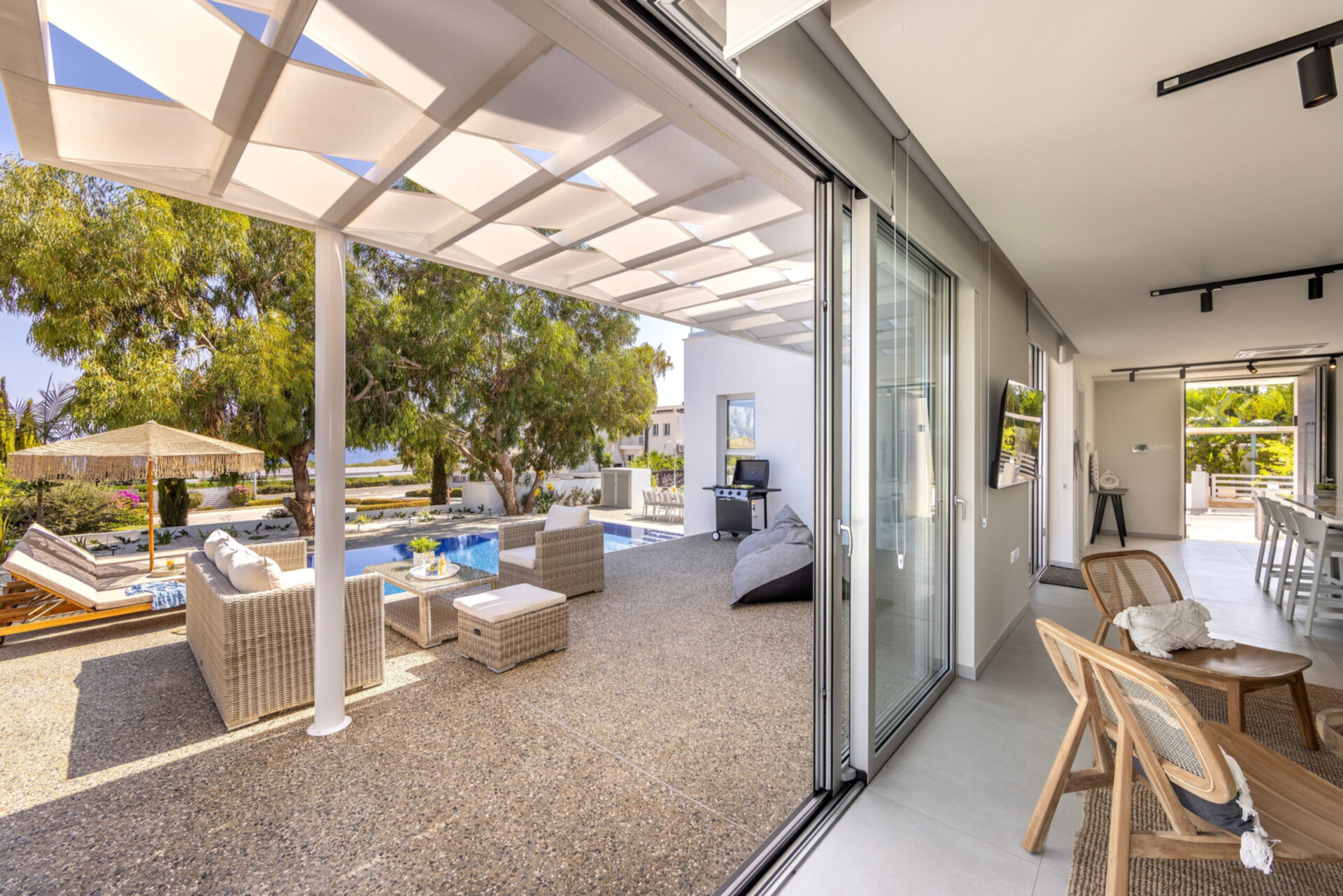 5 Star Villa Leomi Seaside - Coastal View Retreat.
