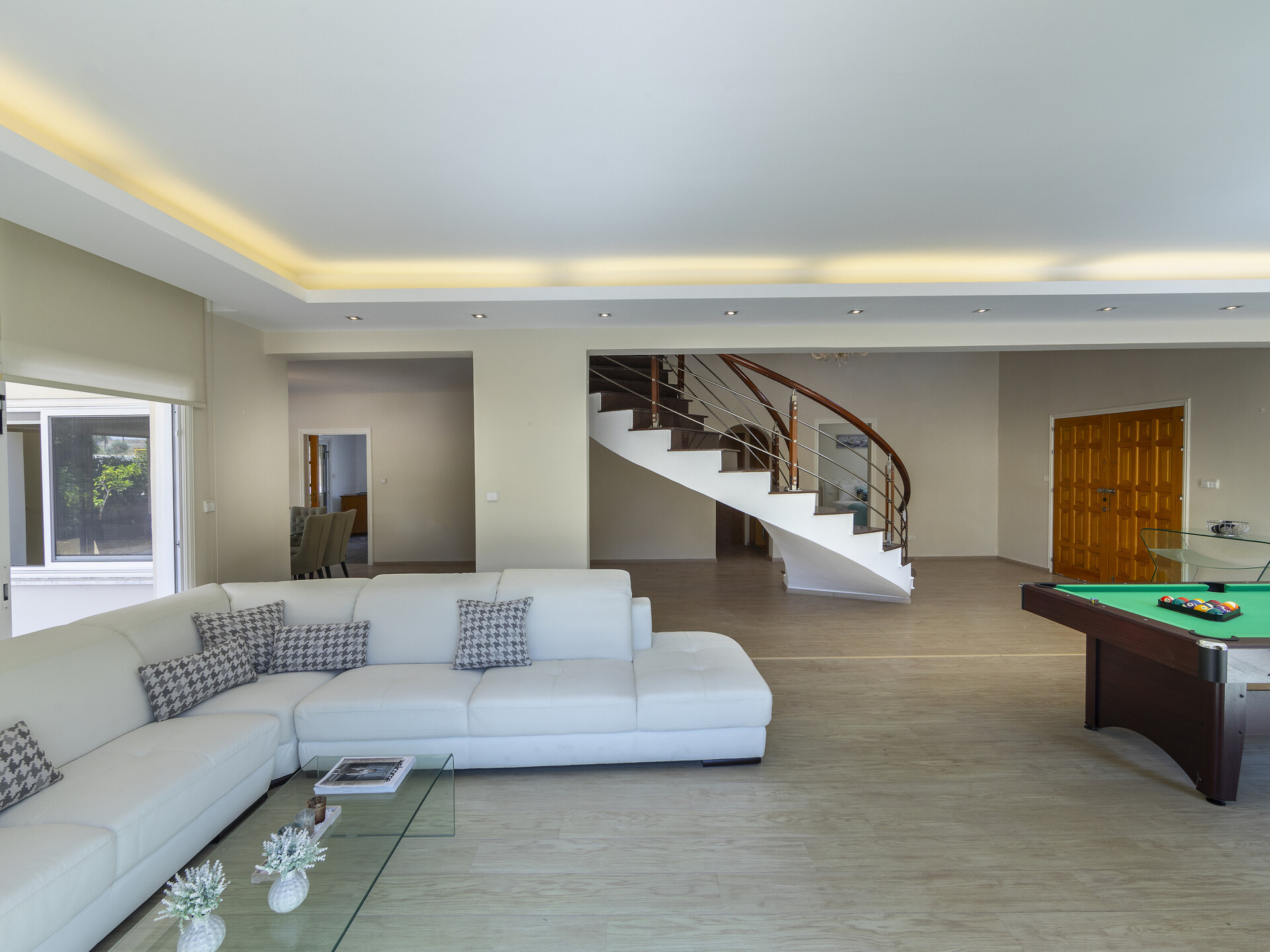 5 Star Villa Pervolia Nirides Seaside Mansion - Grand Family Retreat