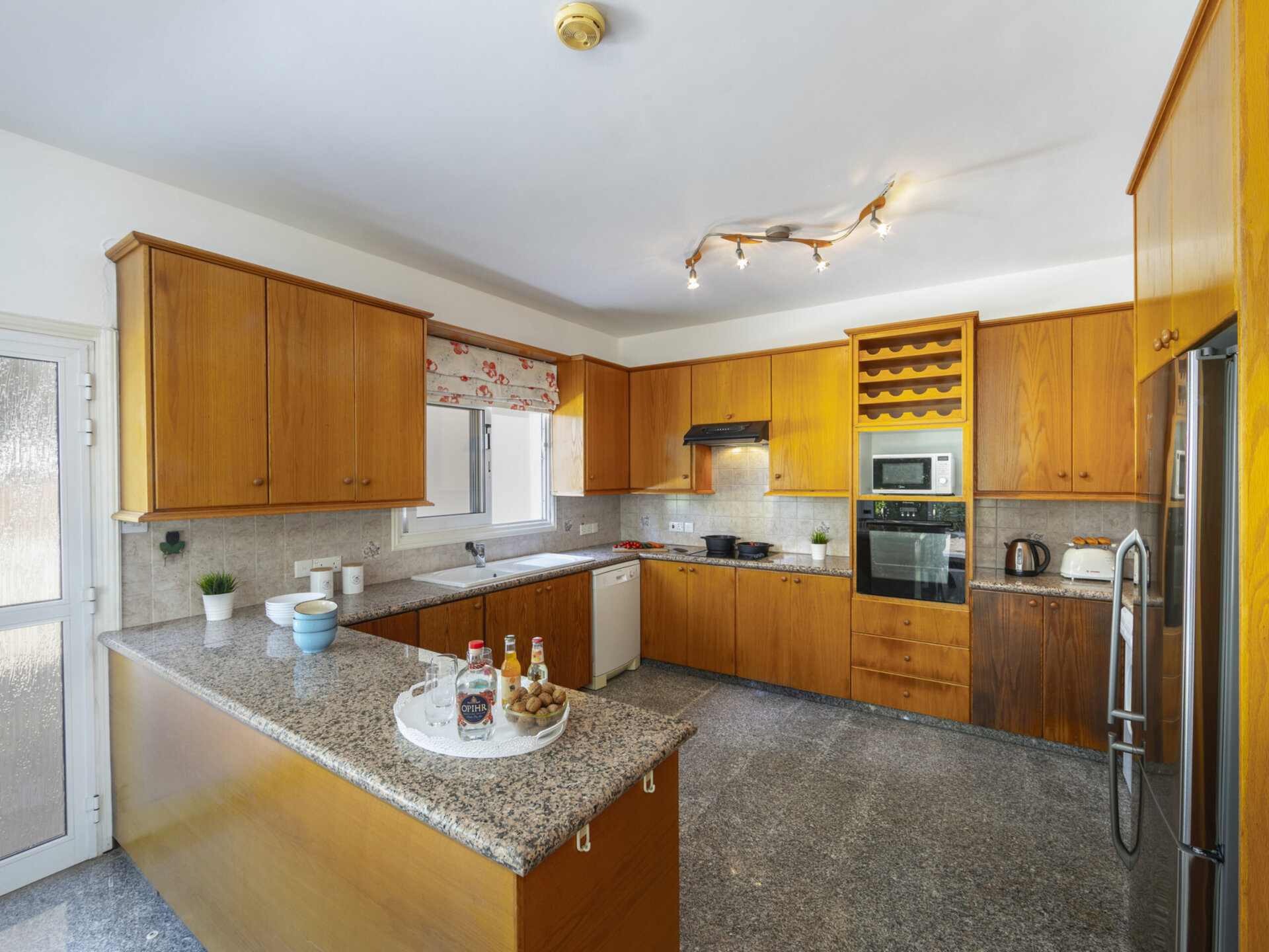 5 Star Villa Pervolia Nirides Seaside Mansion - Grand Family Retreat