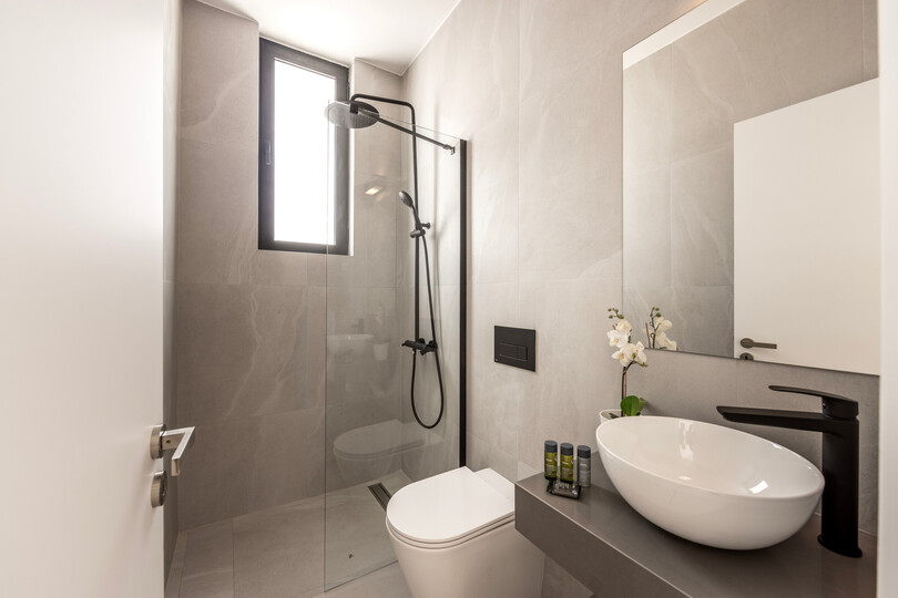 5 Star Villa Aqua Pearl - Contemporary Coastal Escape