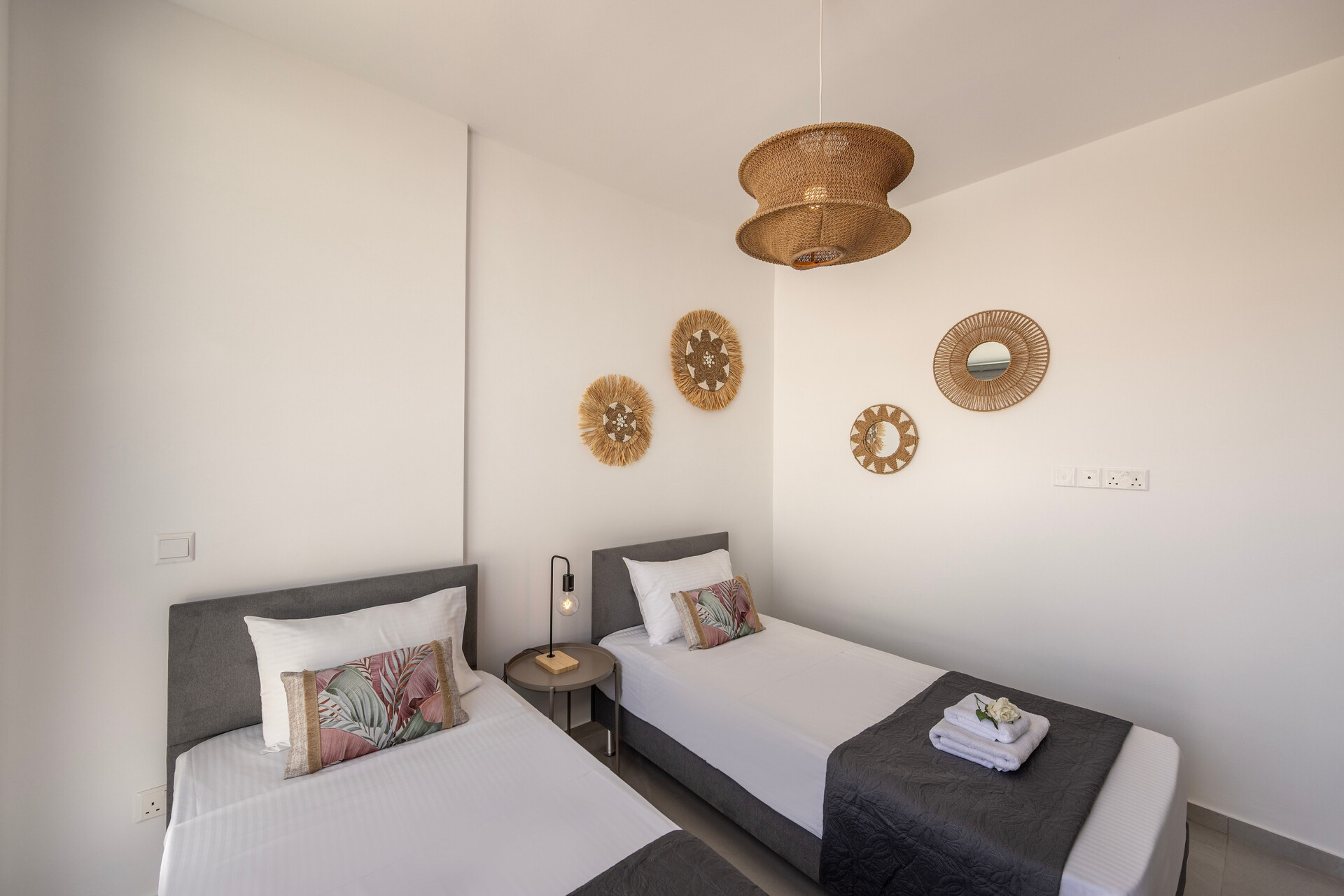 5 Star Villa Aqua Pearl - Contemporary Coastal Escape