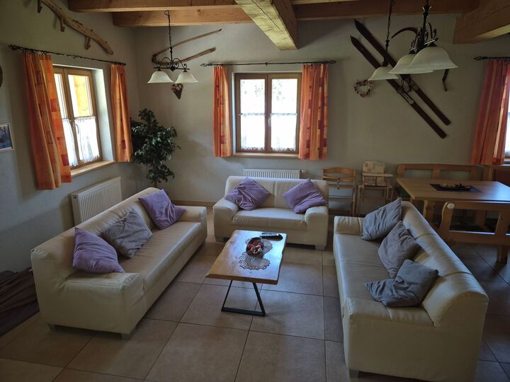 5-Bed House with Mountain View in Wolfsberg, Sleeps 1, 1063