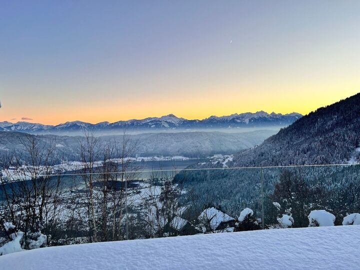 Luxurious 2-Bed Apartment in Feldkirchen, Sleeps 4, 1035