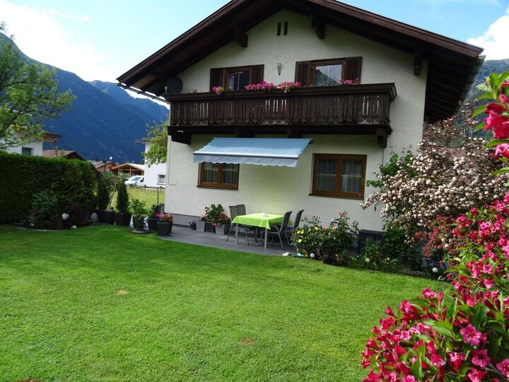 2-Bed House with Mountain View in Imst, Sleeps 5, 1166, Umhausen, Austria