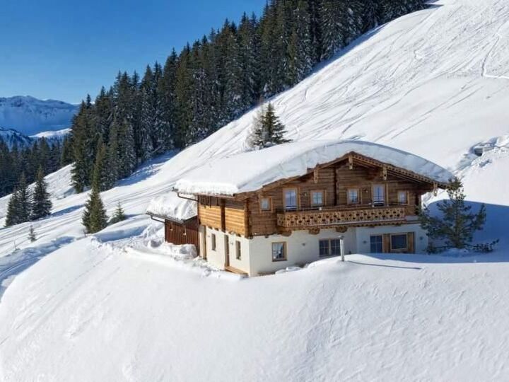 Luxurious 4-Bed House in Zell am See, Sleeps 7, 1125, Hinterglemm, Austria