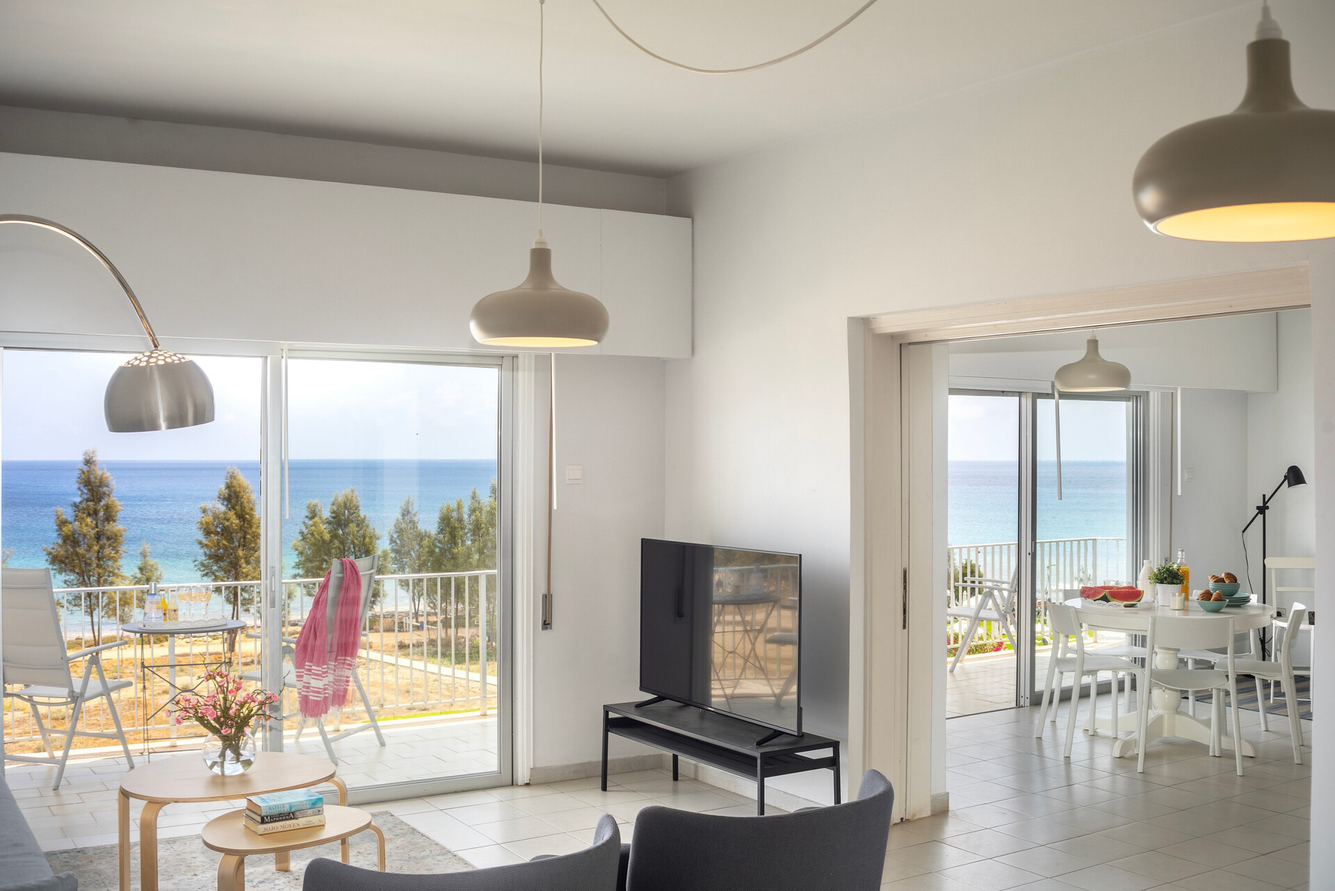 5 Star H2O Beachfront Suite – Elegant Coastal Living by the Sea