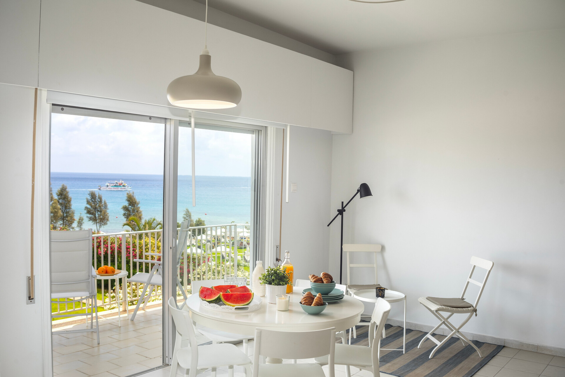5 Star H2O Beachfront Suite – Elegant Coastal Living by the Sea