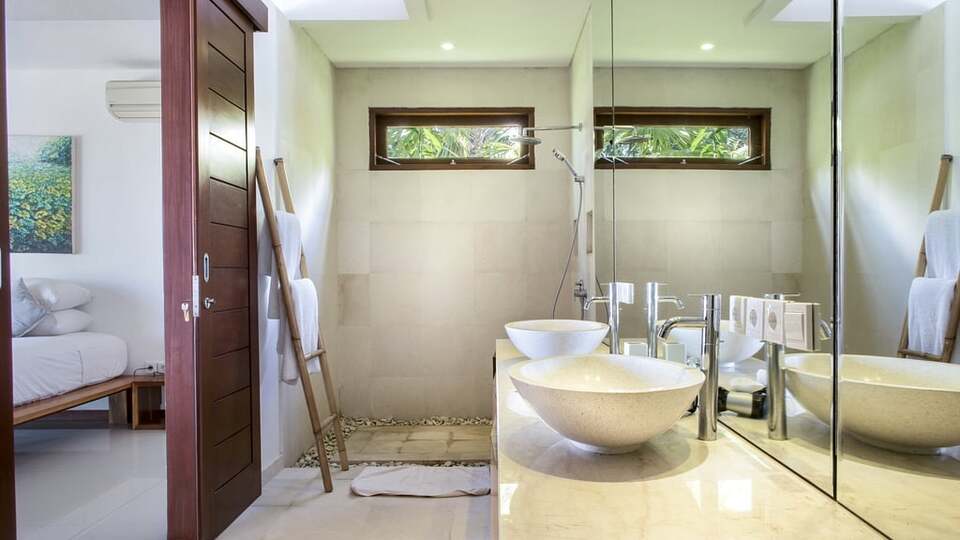 5 Star Villa Lulla – A Luxurious Beachfront Escape in Bali