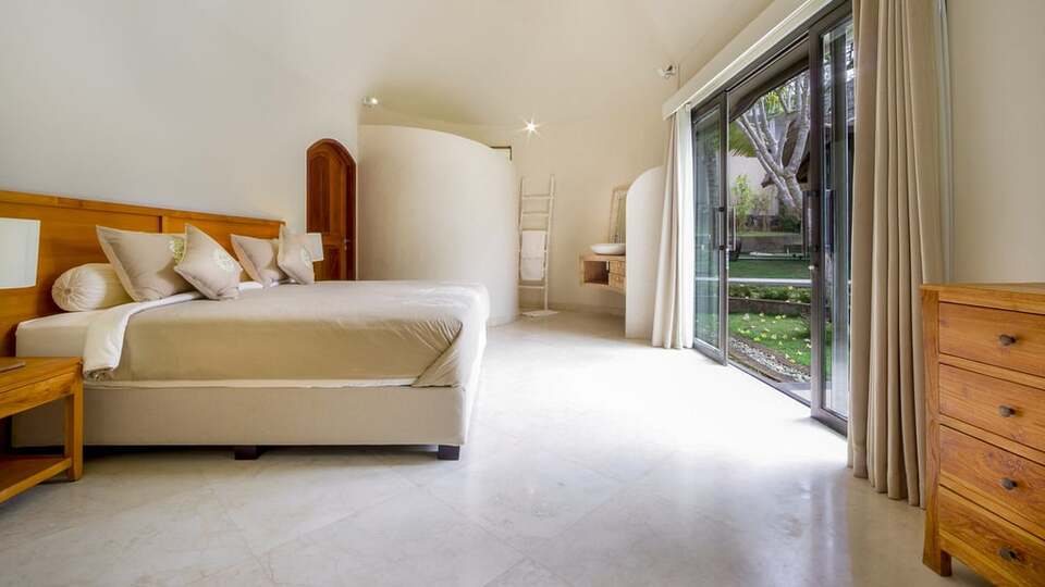 5 Star Akilea Estate – Tropical Grandeur Retreat
