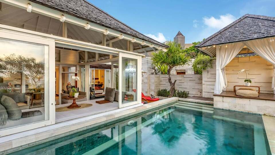 5 Star The Chand’s One – Romantic Beachfront Haven