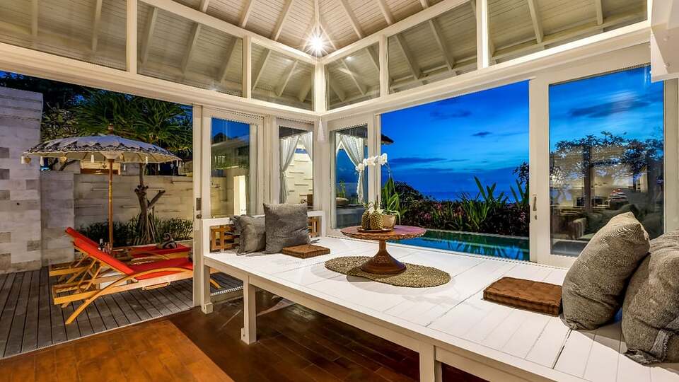 5 Star The Chand’s One – Romantic Beachfront Haven