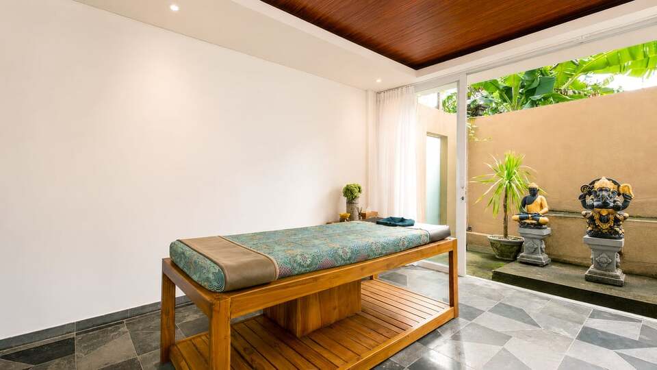 5 Star The Chand’s Two – Tropical Beachfront Escape