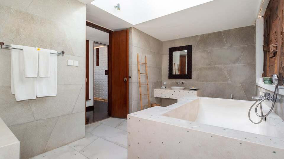 5 Star The Chand’s Two – Beachfront Serenity Escape