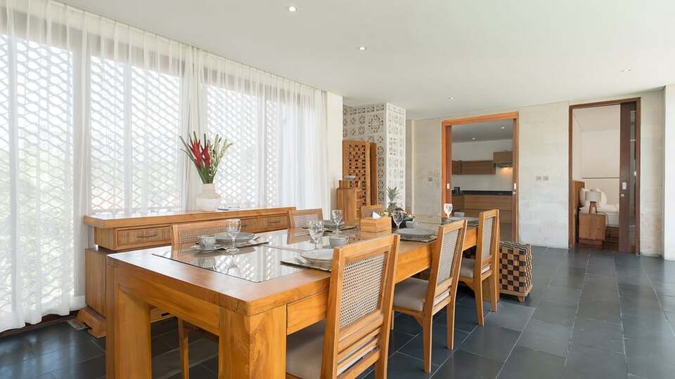 5 Star The Chand’s Three – Elevated Beachfront Escape