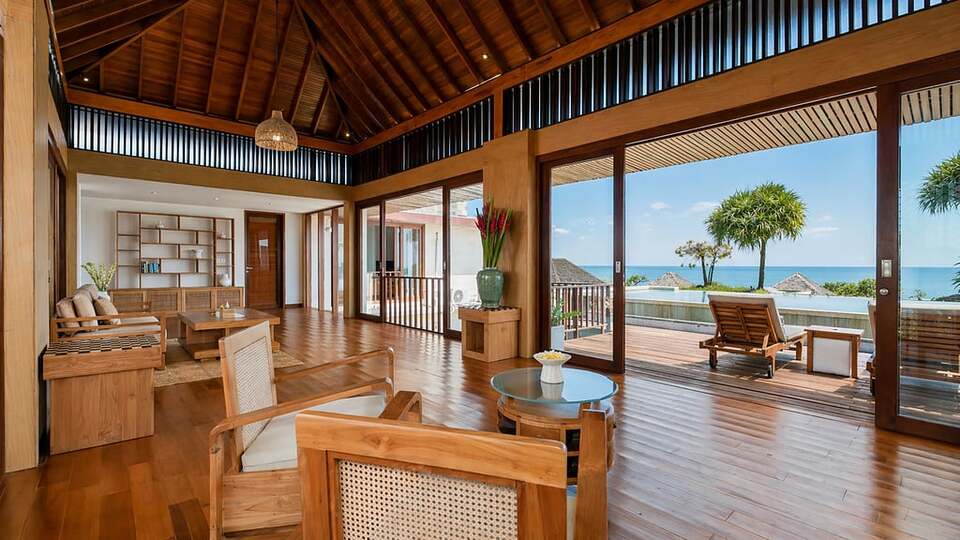 5 Star The Chand’s Three – Elevated Beachfront Escape