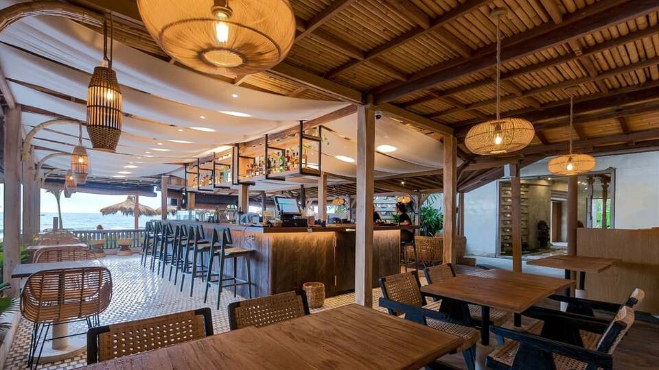 5 Star The Chand’s Three – Elevated Beachfront Escape
