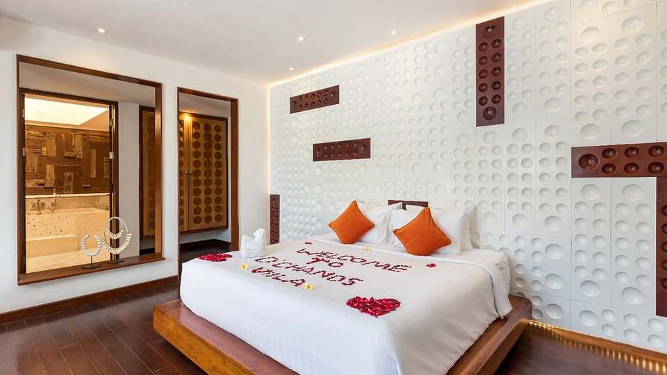 5 Star The Chand’s Two – Tropical Beachfront Haven