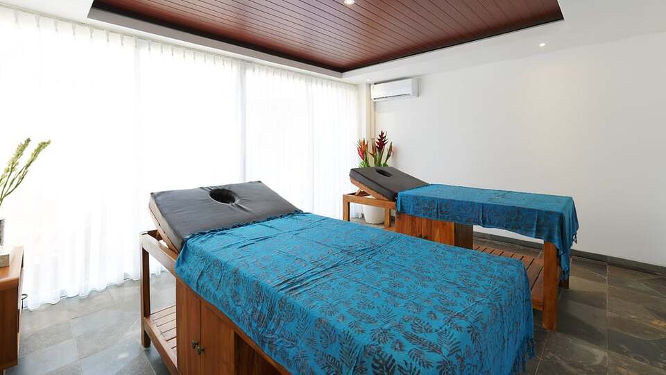 5 Star The Chand’s Two – Tropical Beachfront Haven