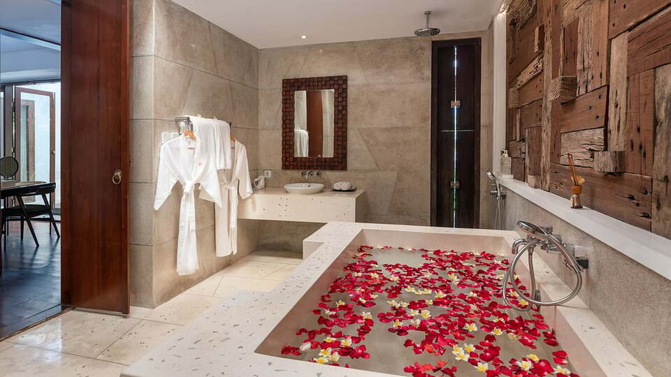 5 Star The Chand’s Estate – Exclusive Beachfront Collection
