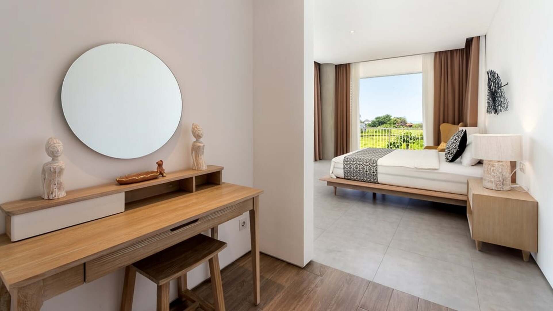5 Star Swan Villa 2 – Petitenget Garden Retreat