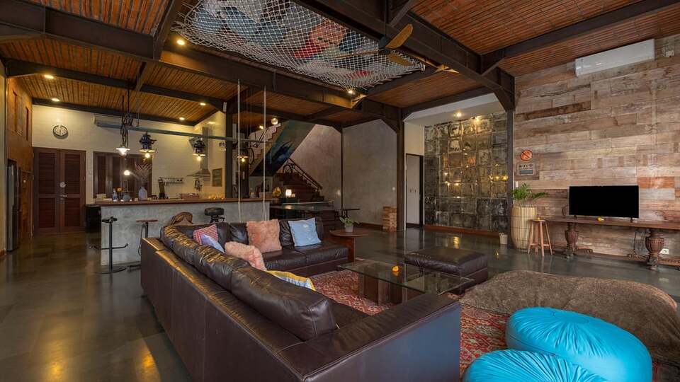 5 Star NicoNico Mansion – Eclectic Seminyak Mansion