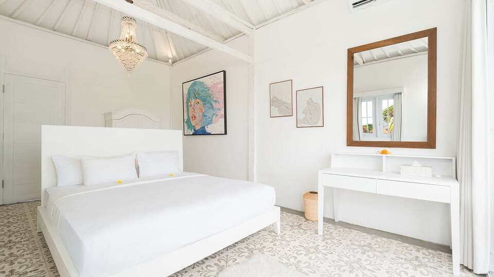 5 Star NicoNico Mansion – Eclectic Seminyak Mansion