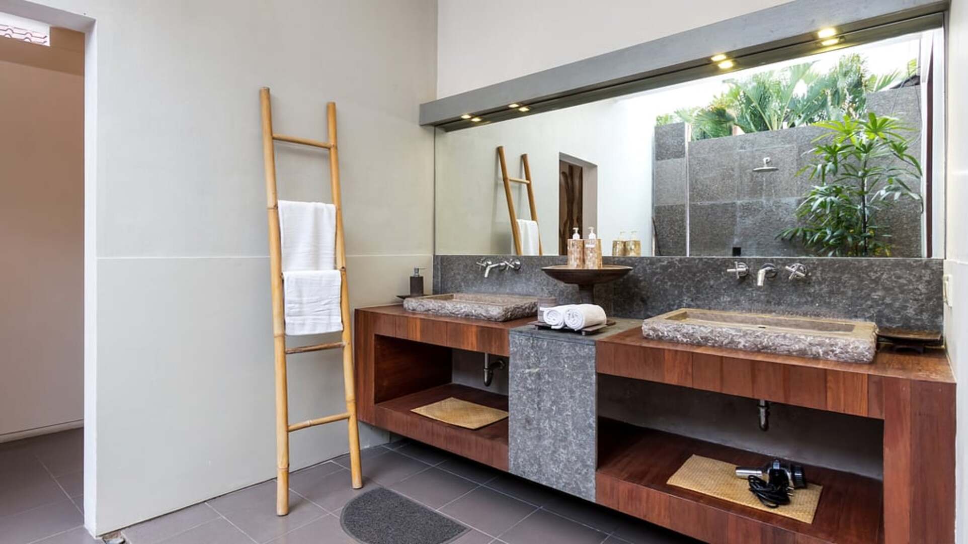 5 Star Alarte Estate – Elegant Seminyak Escape