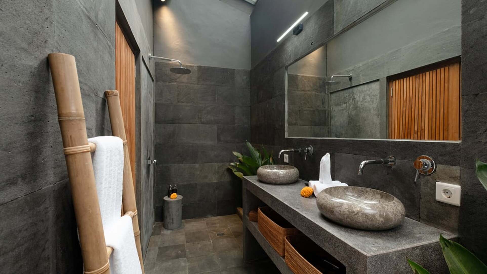 5 Star Alarte Estate – Elegant Seminyak Escape