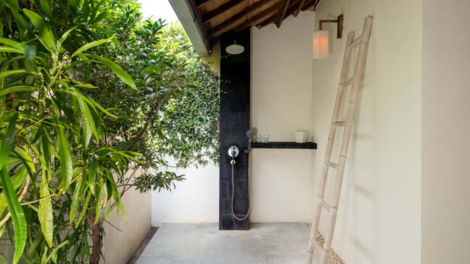 5 Star Villa Mogi – Serene Garden Escape
